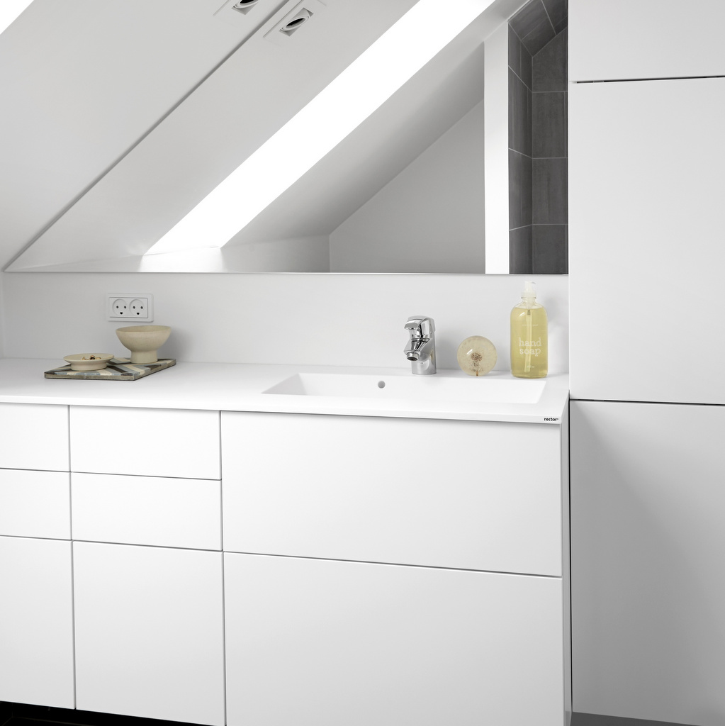 Et hvidt køkken med personlighed: Styling af Vision fra Tvis Køkkener